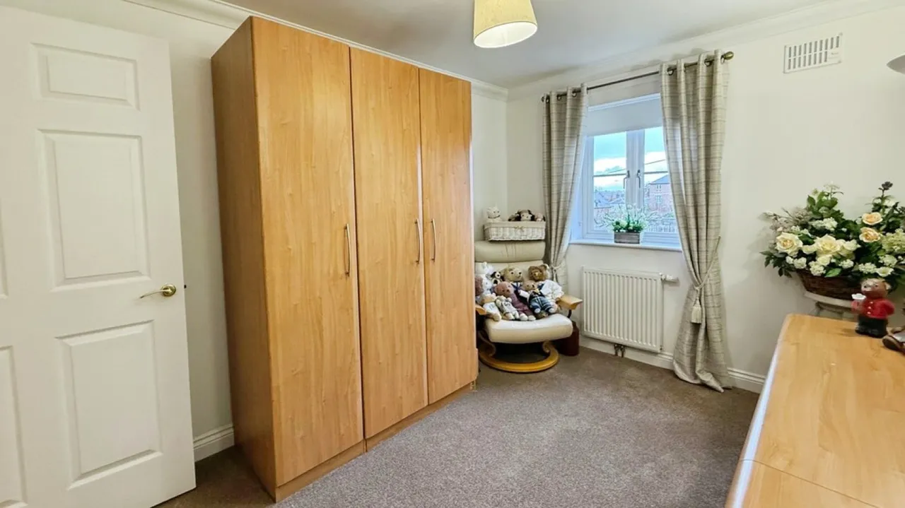 Chantry Court, Westbury, photo 10