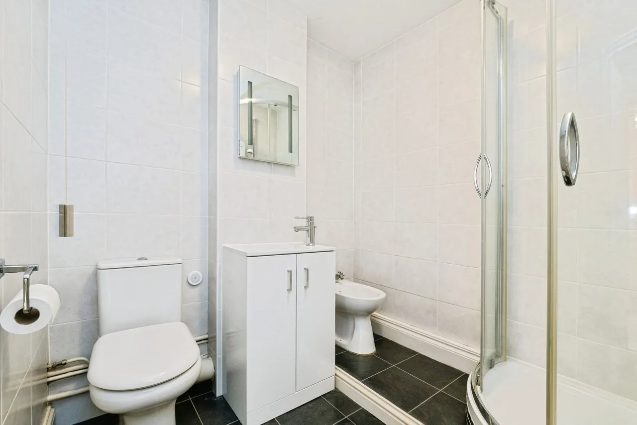Chapel Lodge, Upminster Road South, Rainham, RM13, photo 5