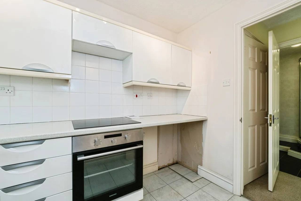 Chapel Lodge, Upminster Road South, Rainham, RM13, photo 4