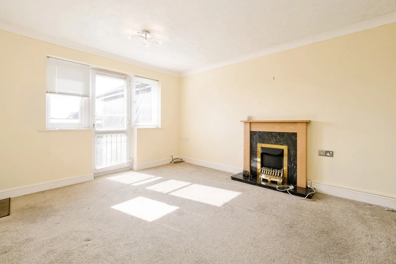 Chapel Lodge, Upminster Road South, Rainham, RM13, photo 7