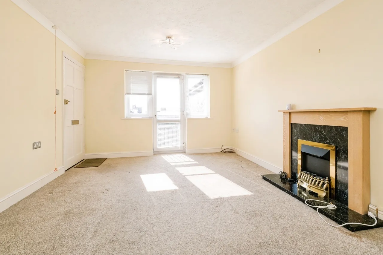 Chapel Lodge, Upminster Road South, Rainham, RM13, photo 2