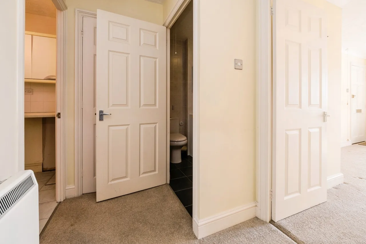 Chapel Lodge, Upminster Road South, Rainham, RM13, photo 14