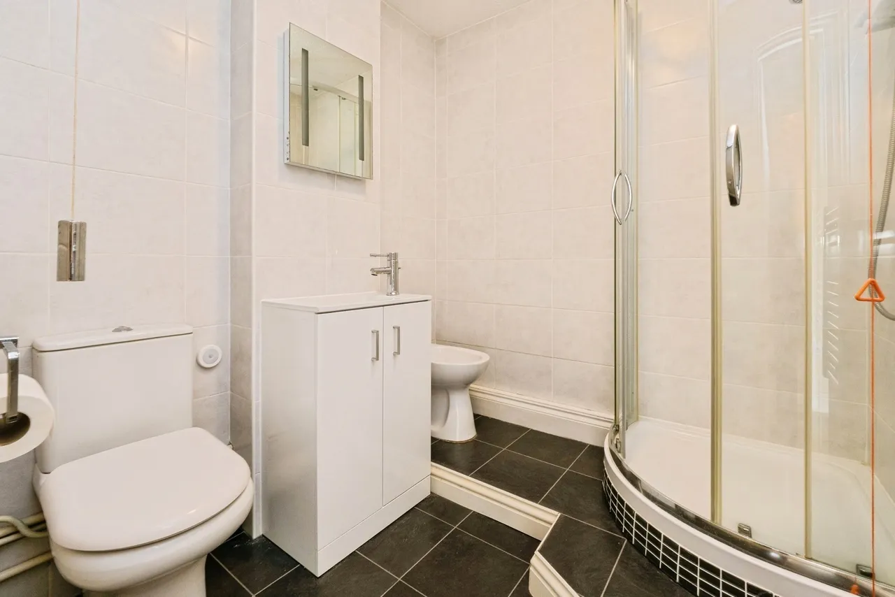 Chapel Lodge, Upminster Road South, Rainham, RM13, photo 10
