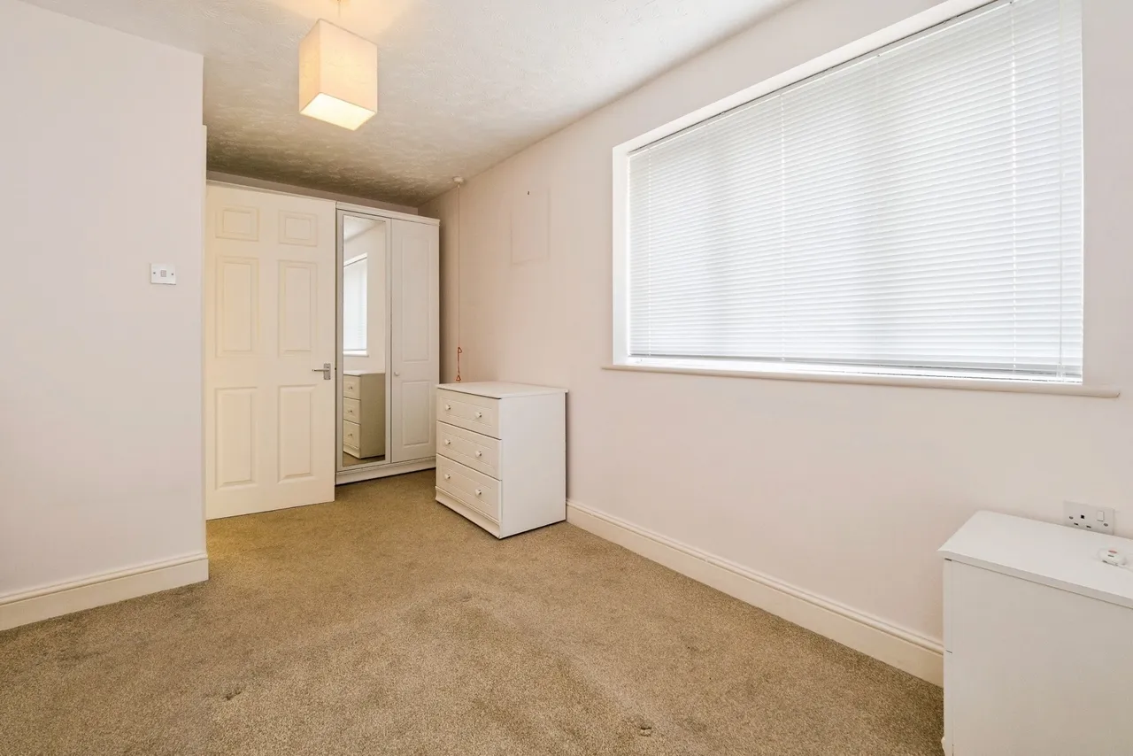 Chapel Lodge, Upminster Road South, Rainham, RM13, photo 8