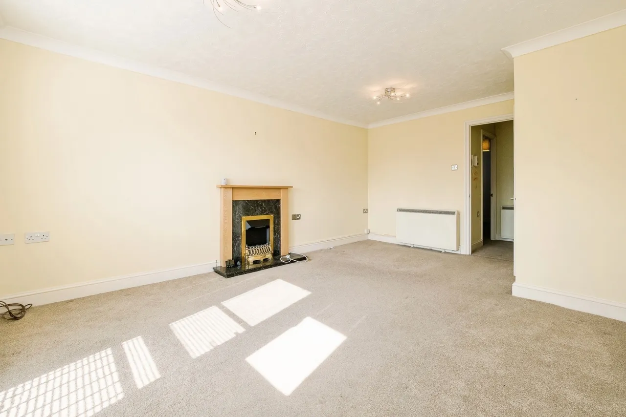 Chapel Lodge, Upminster Road South, Rainham, RM13, photo 23