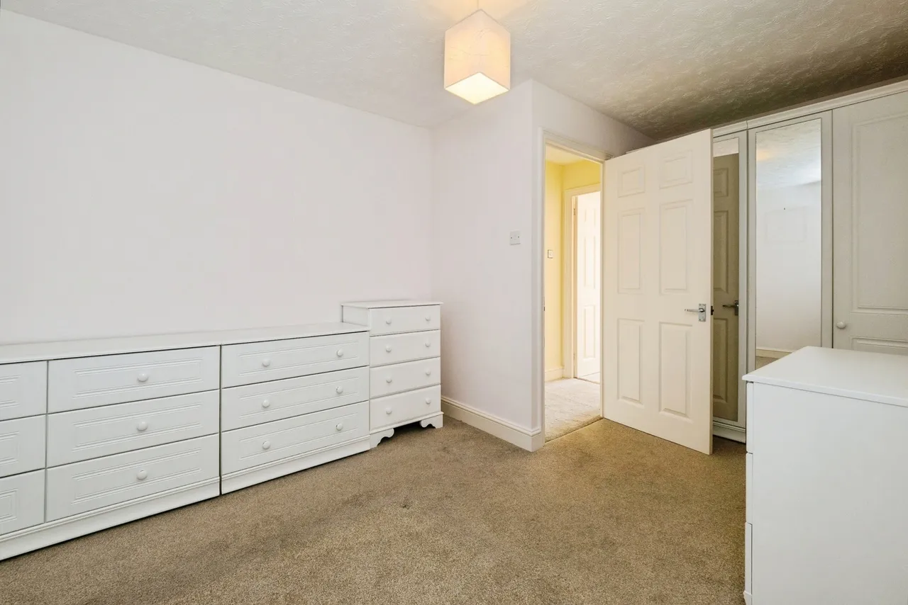 Chapel Lodge, Upminster Road South, Rainham, RM13, photo 12