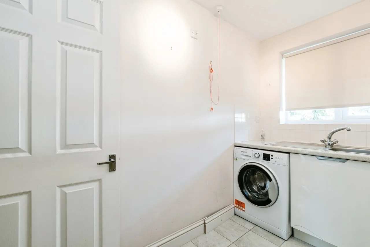 Chapel Lodge, Upminster Road South, Rainham, RM13, photo 17
