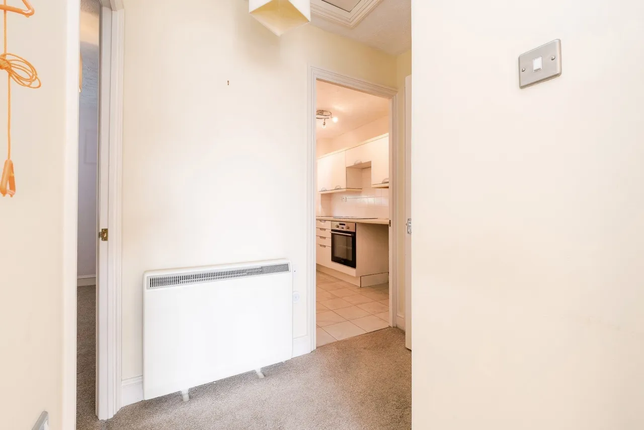 Chapel Lodge, Upminster Road South, Rainham, RM13, photo 18