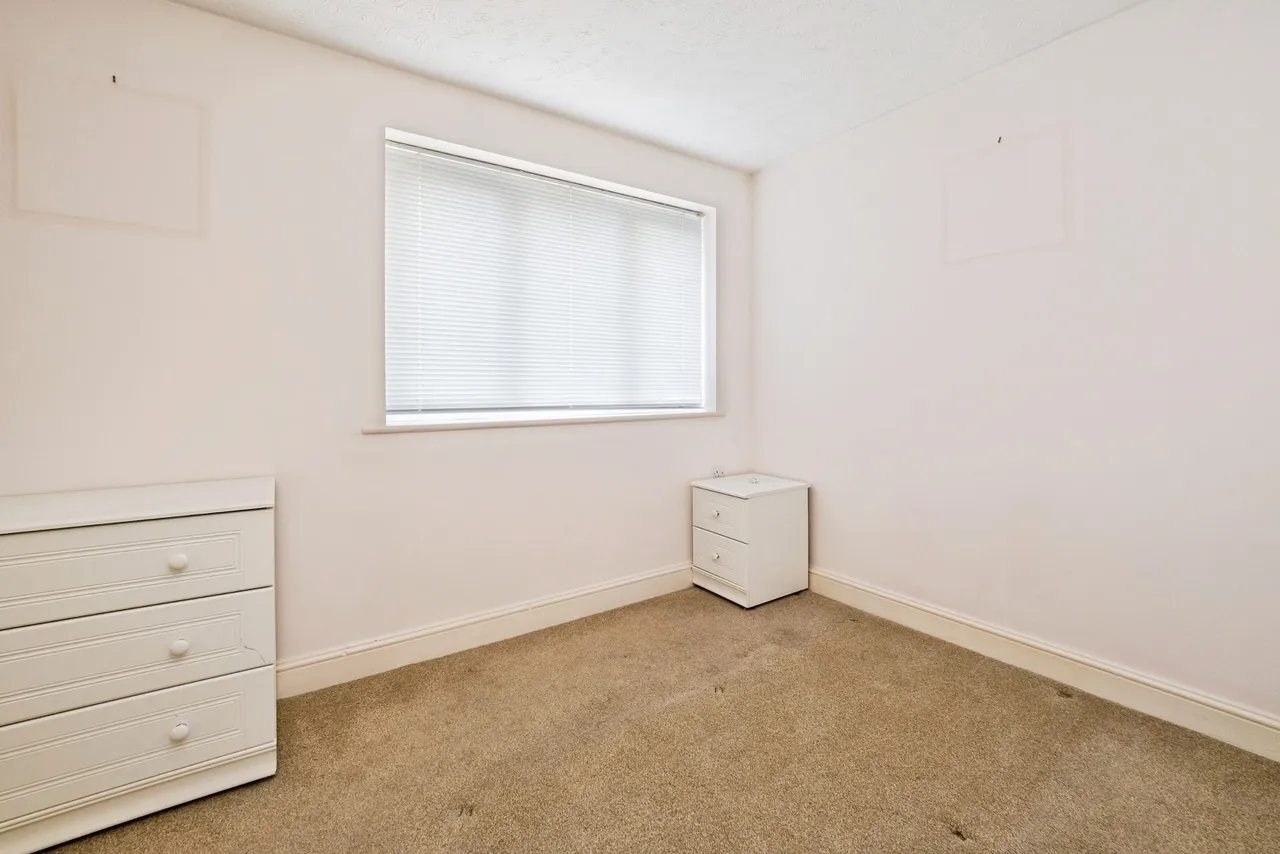 Chapel Lodge, Upminster Road South, Rainham, RM13, photo 16