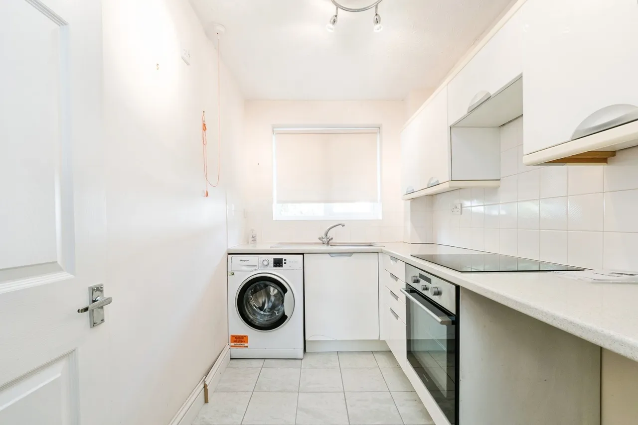 Chapel Lodge, Upminster Road South, Rainham, RM13, photo 13