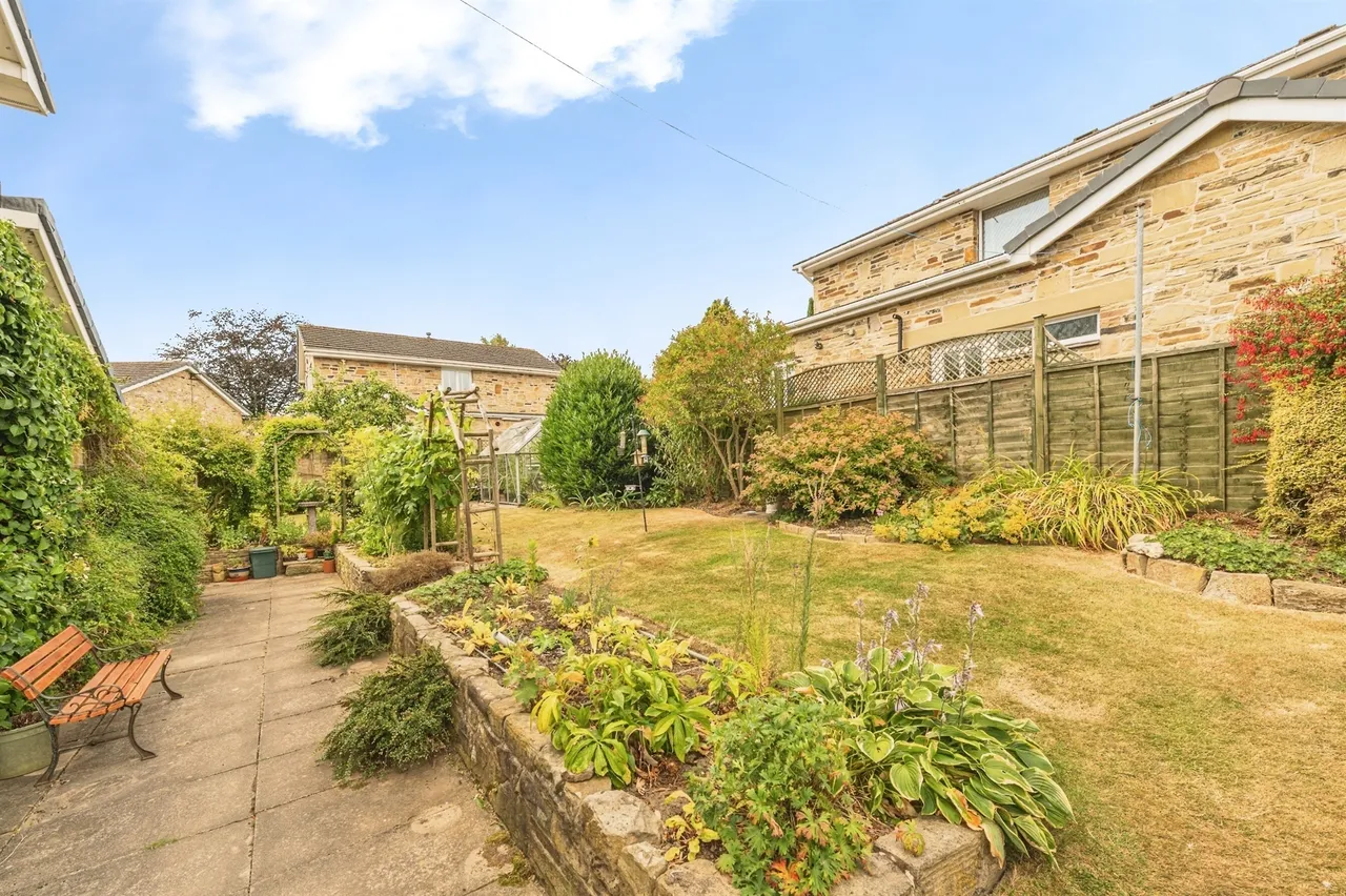 Larchdale, Huddersfield, photo 2