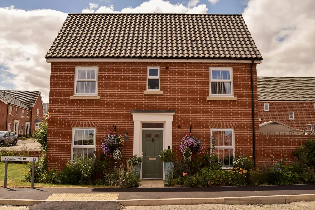 2 bed house for sale, Ecclestone Rise, Bungay, NR35