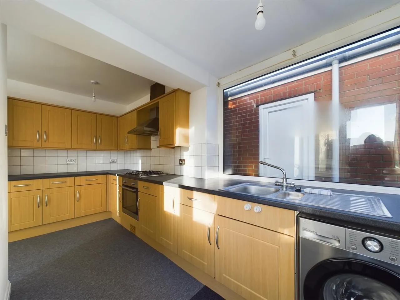 Broom Walk, Scarborough, Scarborough YO12 6LU, photo 13