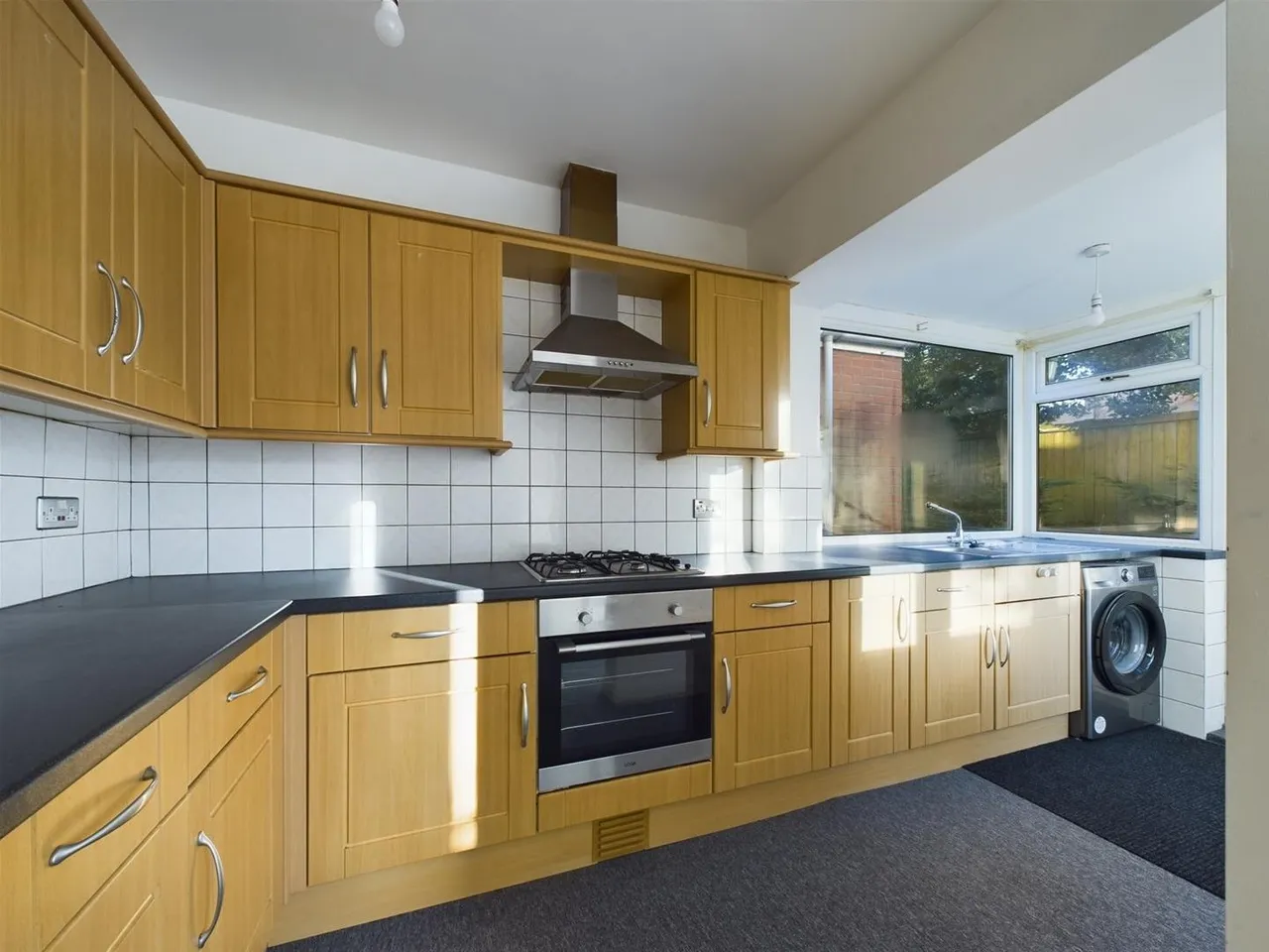 Broom Walk, Scarborough, Scarborough YO12 6LU, photo 3