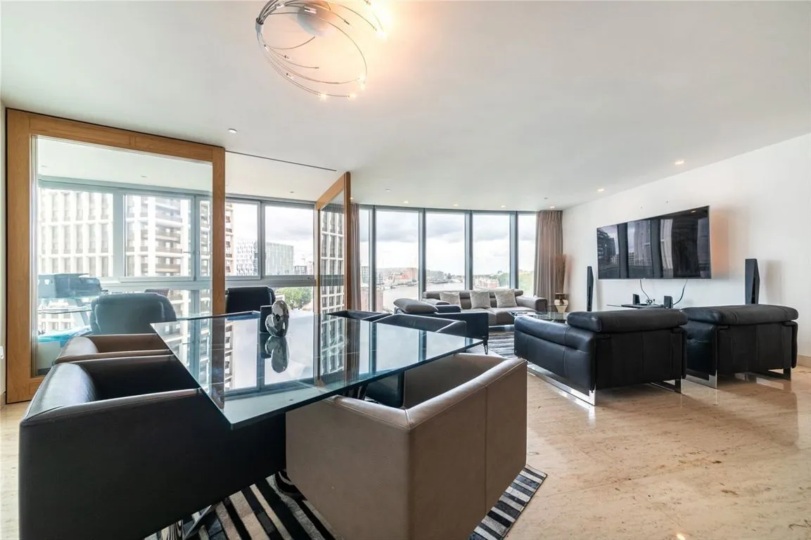 2 bed flat to rent, The Tower, London