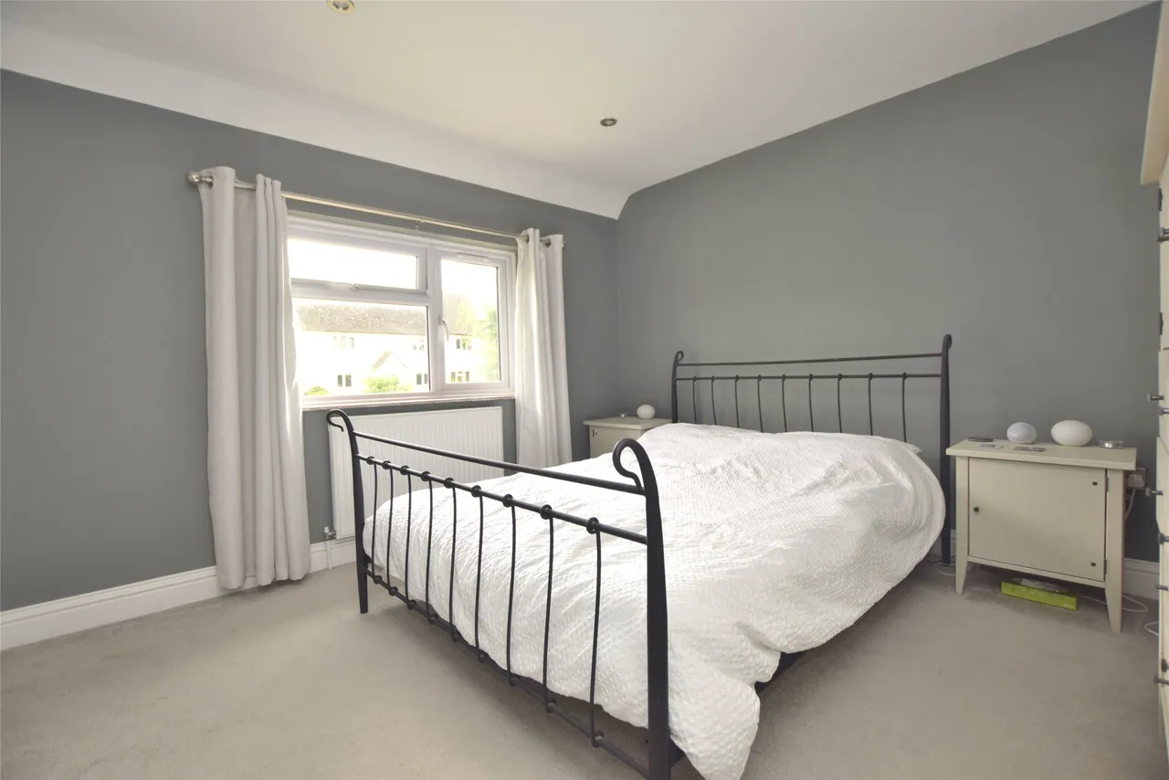Crossfields Estate, Gloucestershire, Andoversford, GL54 4LE, photo 2