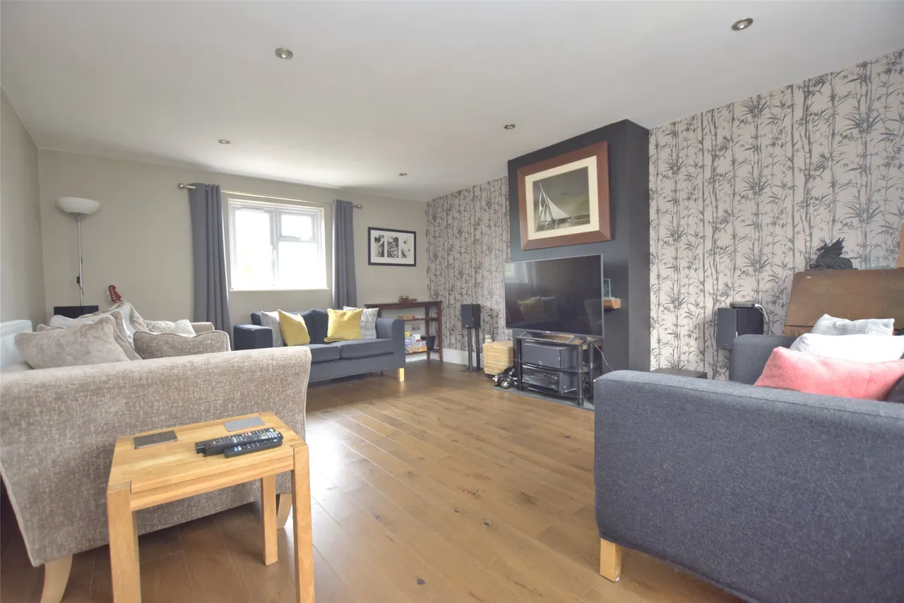 Crossfields Estate, Gloucestershire, Andoversford, GL54 4LE, photo 3