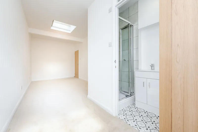 Chobham Road, Ottershaw KT16 0NN, photo 9