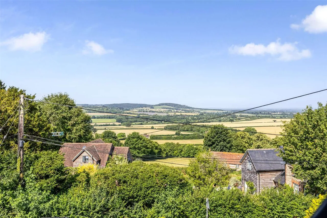 Lower Road, Loosley Row, Princes Risborough, Buckinghamshire, HP27 0PE, photo 12