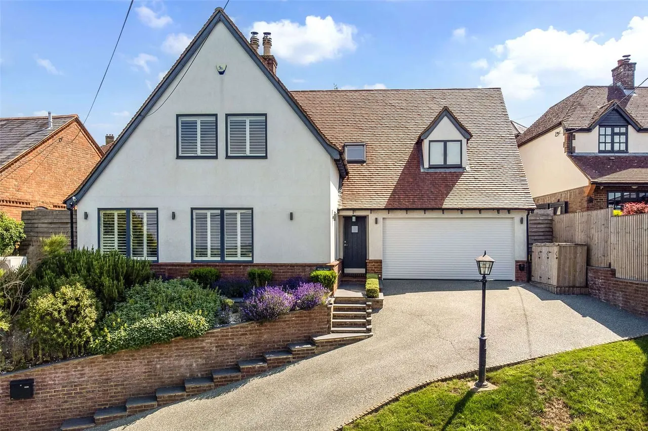 4 bed house for sale — Lower Road, Loosley Row, Princes Risborough, Buckinghamshire, HP27 0PE
