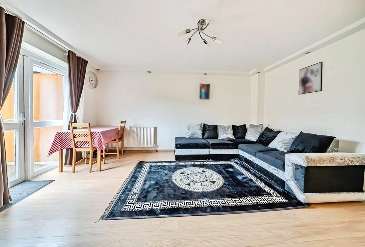 St. Andrews, Bracknell, RG12, photo 2