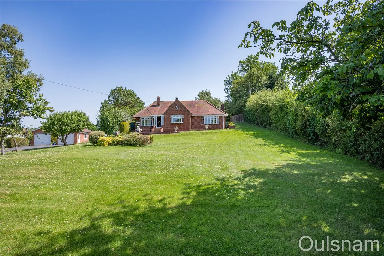 Victoria Road, Dodford, B61, photo 45