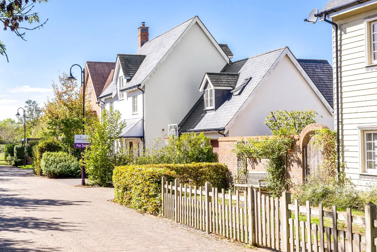 5 bed property for sale, Churchill Way, Broadbridge Heath, RH12