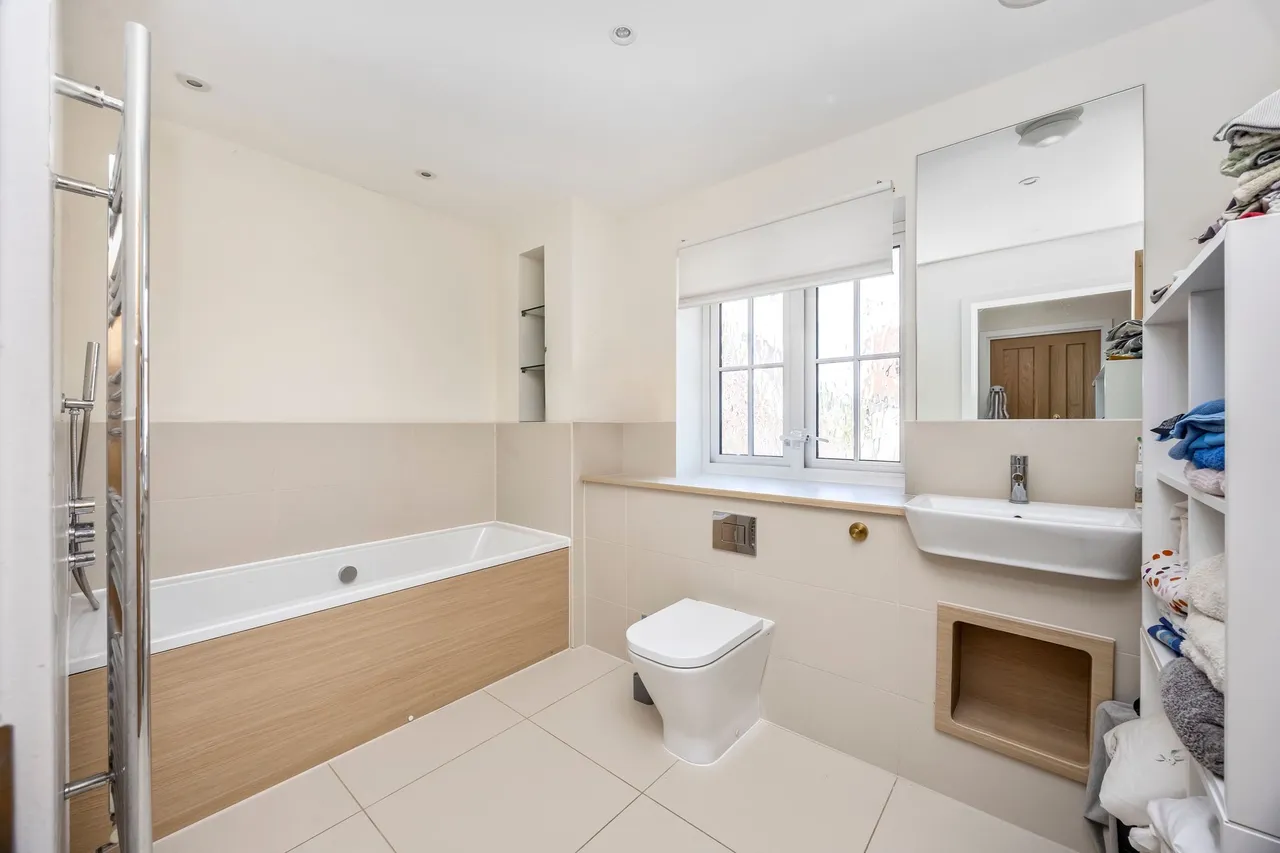 Churchill Way, Broadbridge Heath, RH12, photo 15