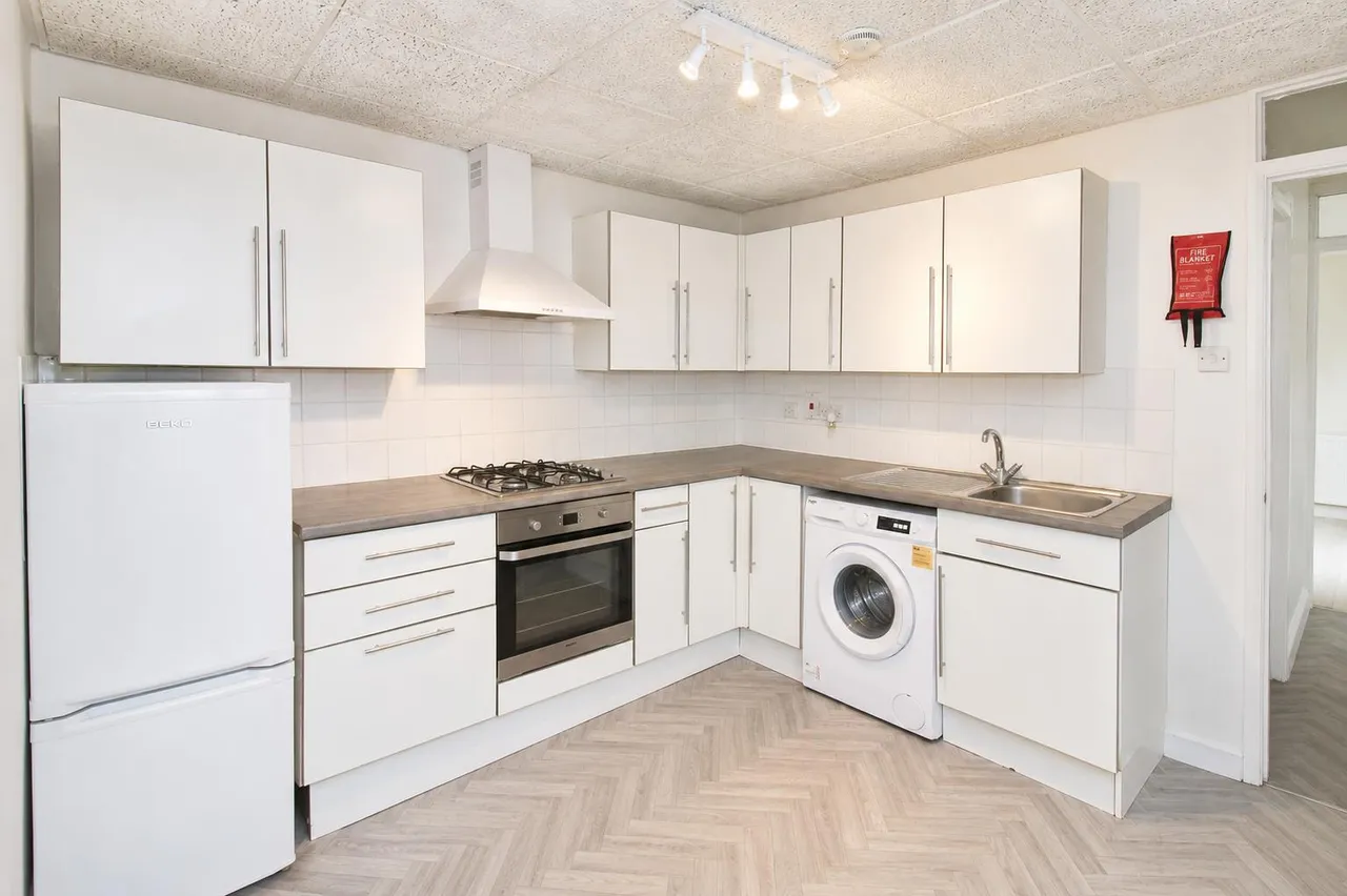 High Wycombe, Buckinghamshire, HP13 6SH, photo 2