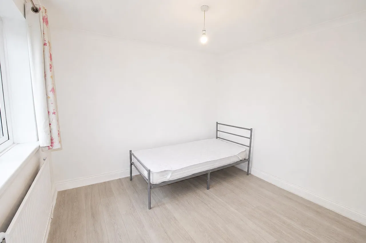 High Wycombe, Buckinghamshire, HP13 6SH, photo 3