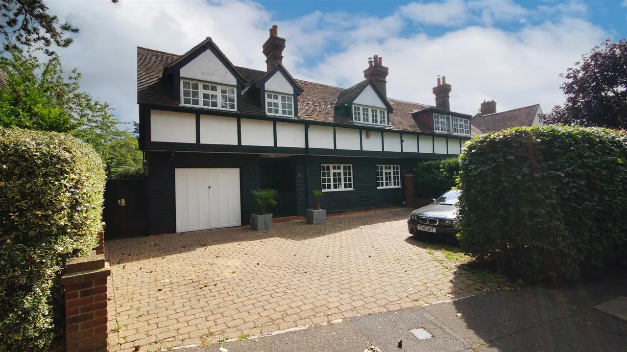 Church Lane, Loughton, photo 2