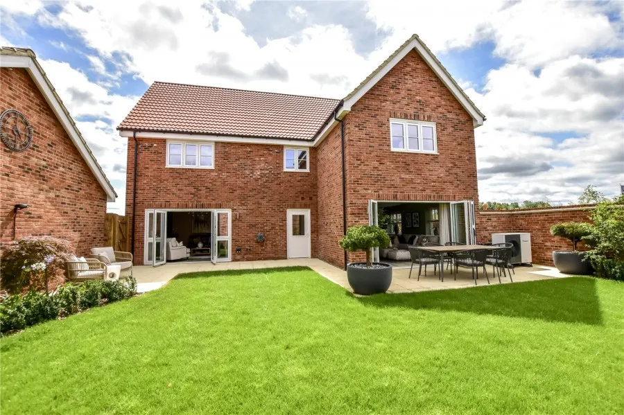 with 5 bedrooms in London Road, Great Chesterford, CB10, photo 13