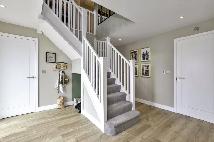 with 5 bedrooms in London Road, Great Chesterford, CB10, photo 2