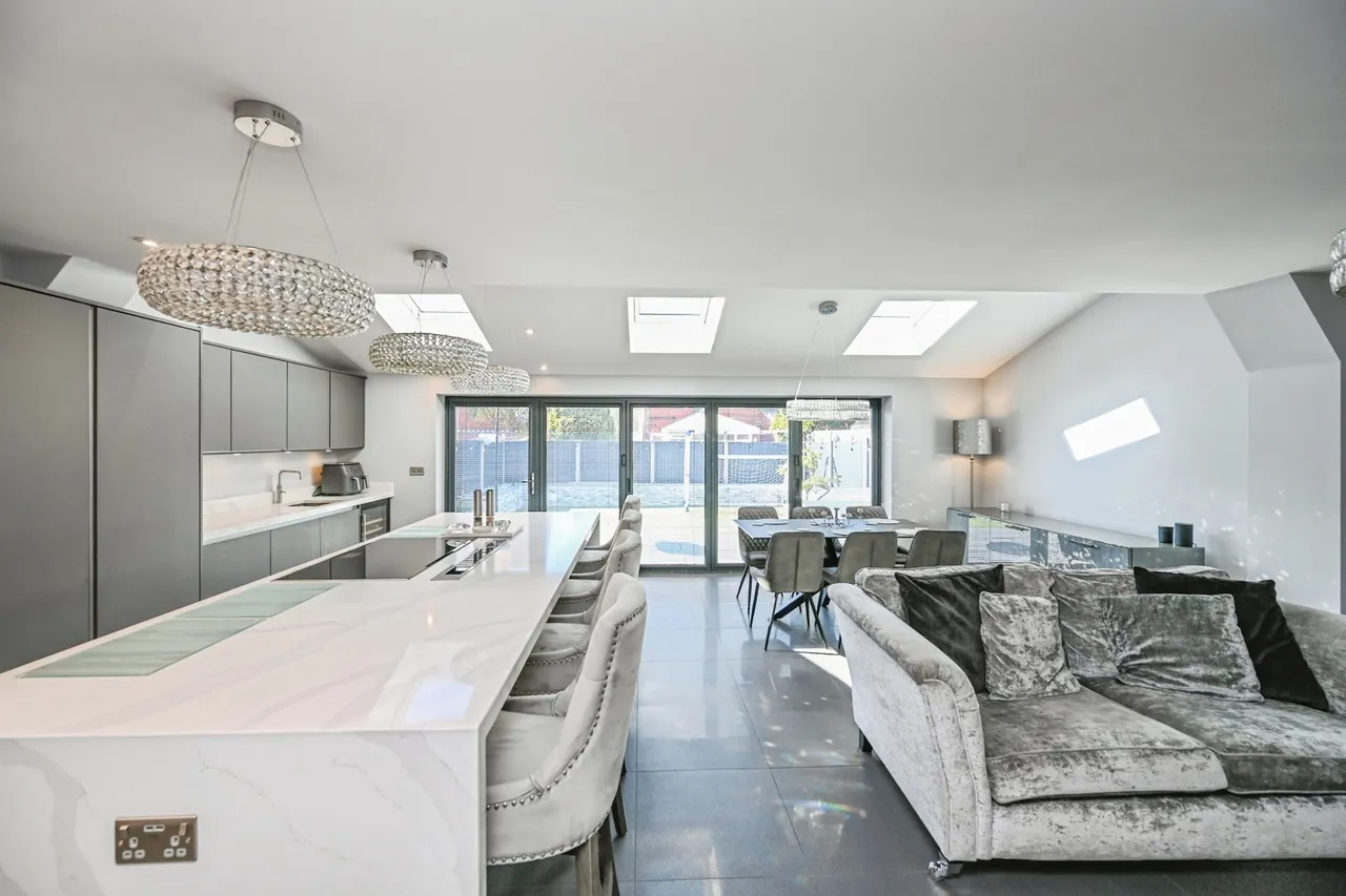 Logfield Drive, Liverpool, L19, photo 5