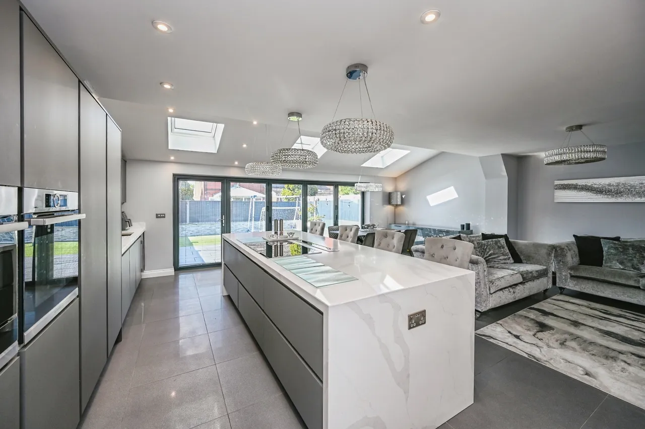 Logfield Drive, Liverpool, L19, photo 4