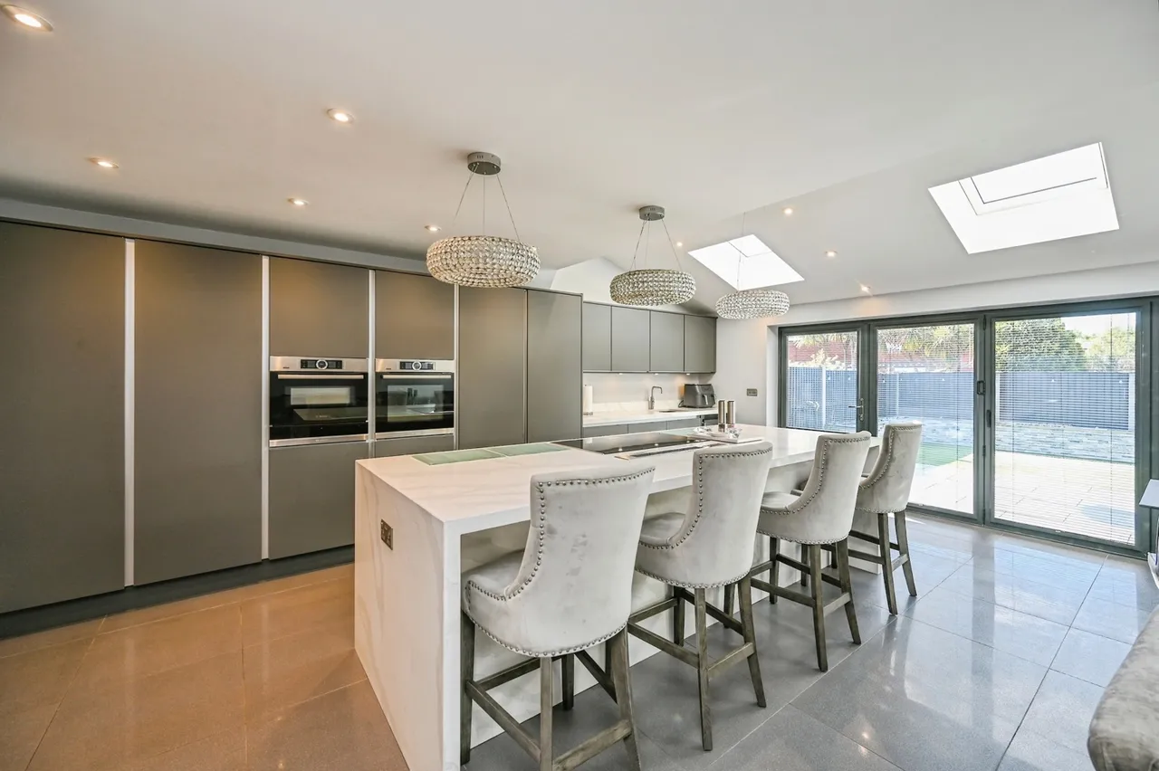 Logfield Drive, Liverpool, L19, photo 6