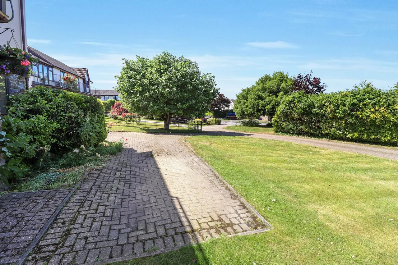 Sycamore Close, Instow, photo 30