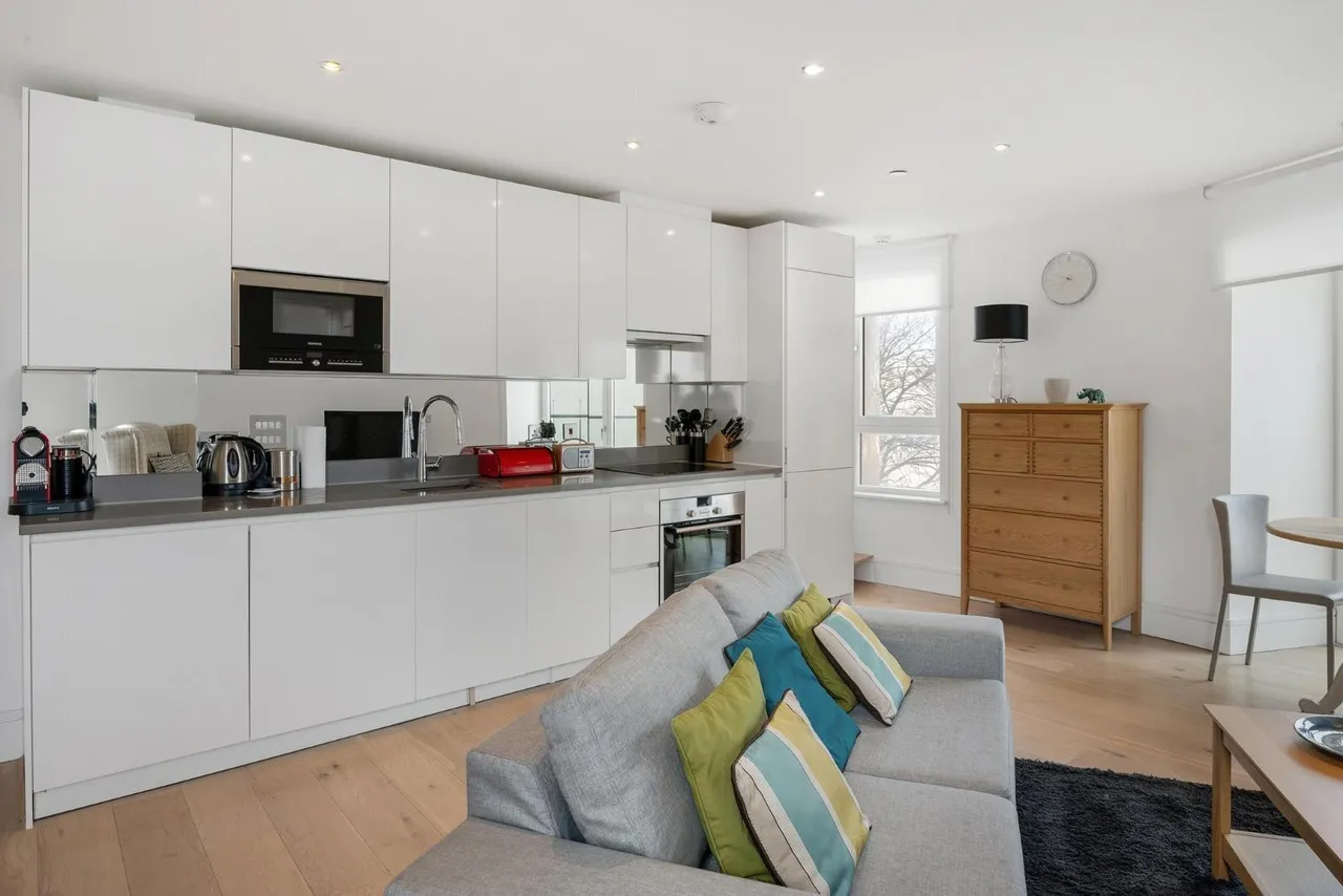 2 bed flat for sale, St. Luke's Avenue, London, SW4