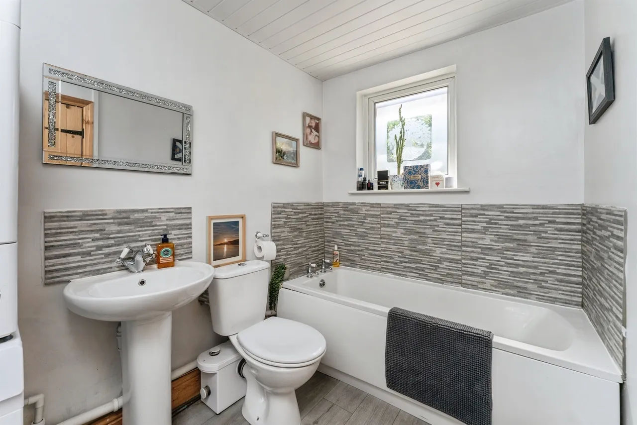 Chester Road, Little Sutton, CH66, photo 6