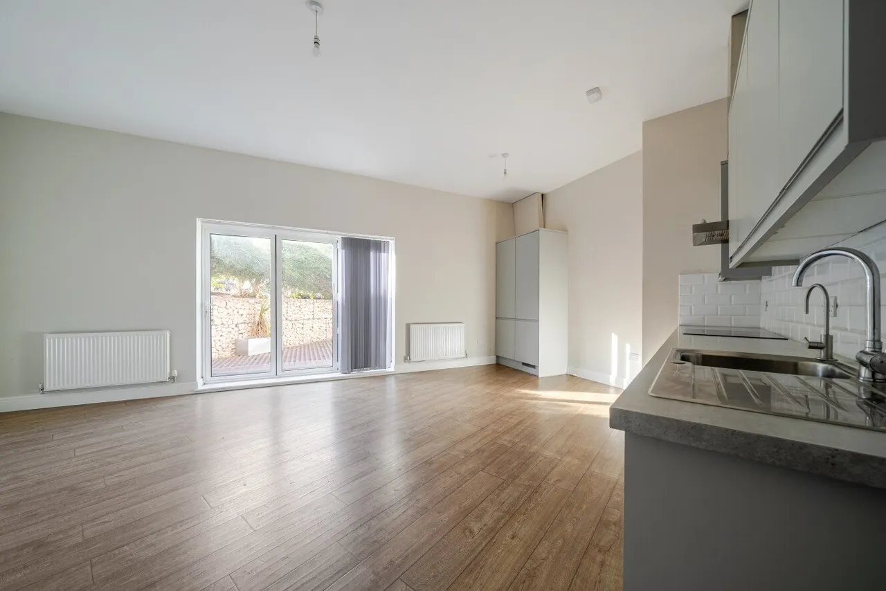 3 bed flat to rent, Manor Drive North, New Malden, KT3
