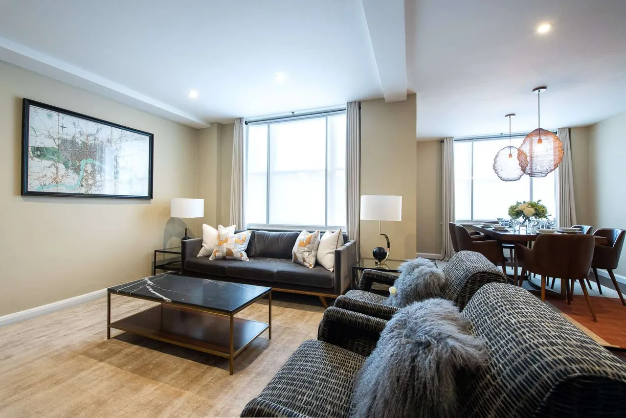 3 bed flat to rent — Hill Street, London, W1J 5NA