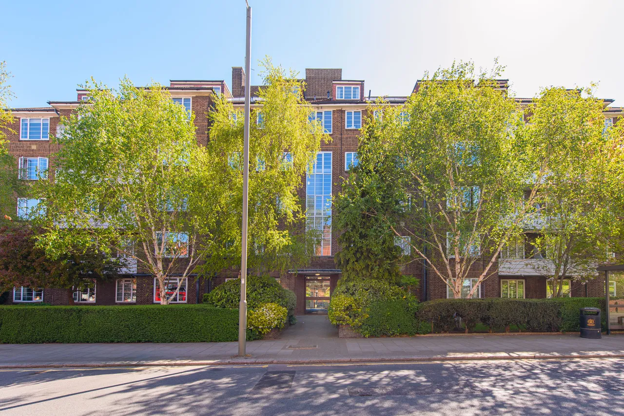 14 Heathway Court, Finchley Road, London, photo 5