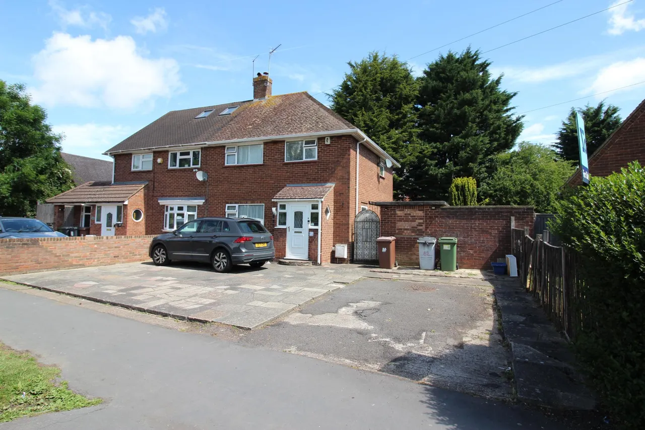3 bed house for sale, Brook Road, Borehamwood, WD6