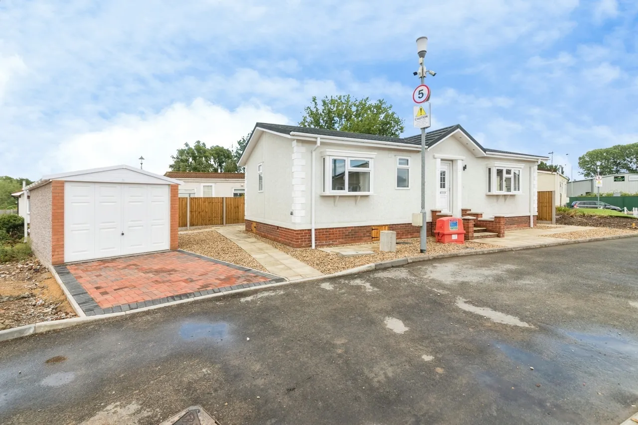 2 bed mobile home for sale — Pound Road, Beccles, Suffolk, NR34