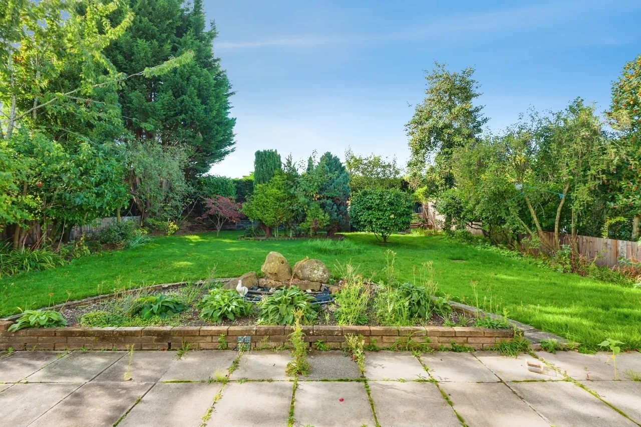 Eccleston Gardens, St. Helens, WA10, photo 14