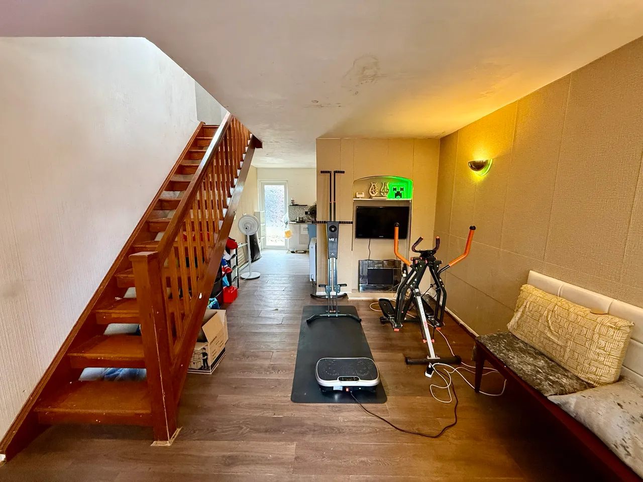 Compton Close Pavilion Way, Edgware, HA8, photo 2