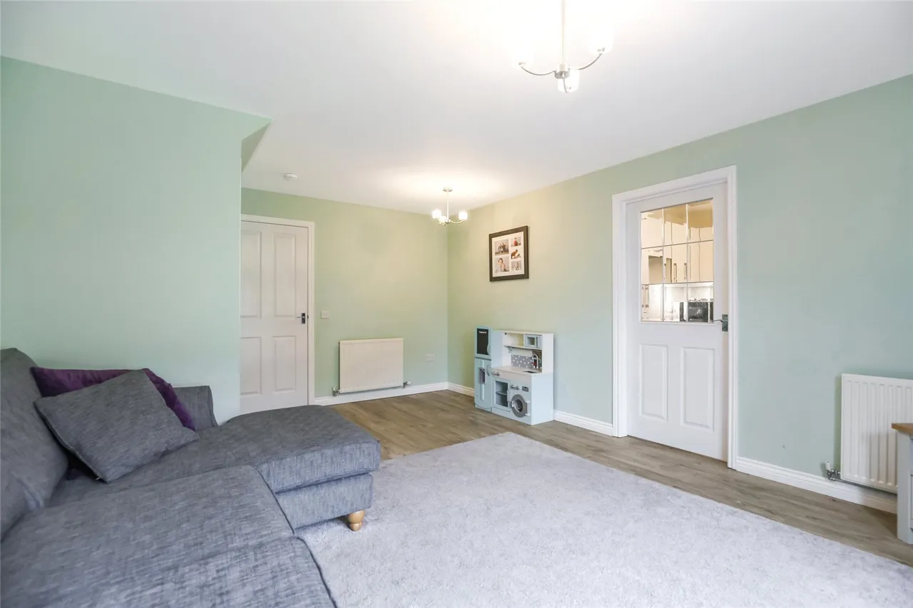 Sycamore Way, Stewarton, Kilmarnock, East Ayrshire, KA3, photo 2