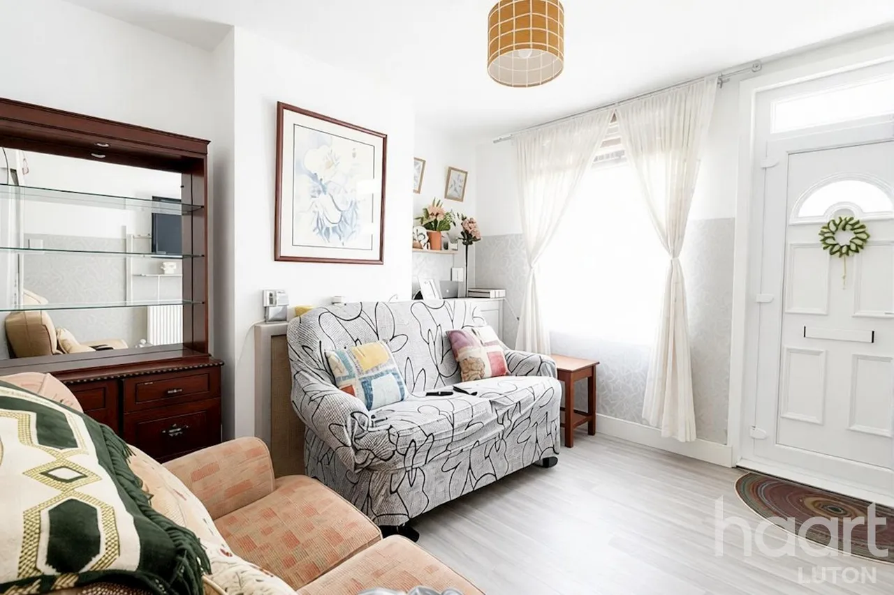 Tavistock Crescent, Luton, LU1, photo 2