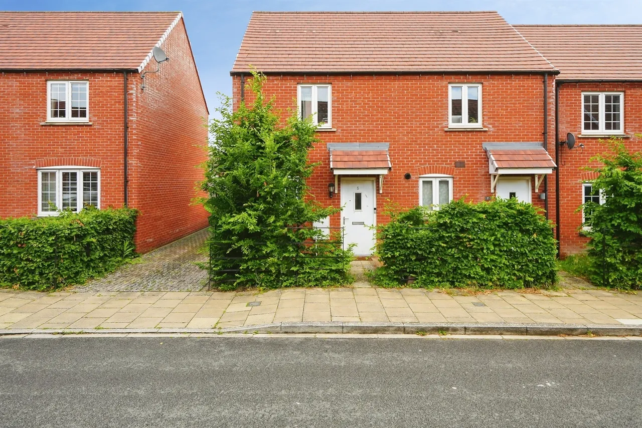2 bed house for sale, Epsom Way, Bicester, OX26