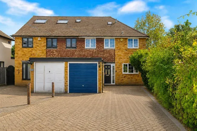 4 bed house for sale — Theydon Park Road, Theydon Bois, CM16